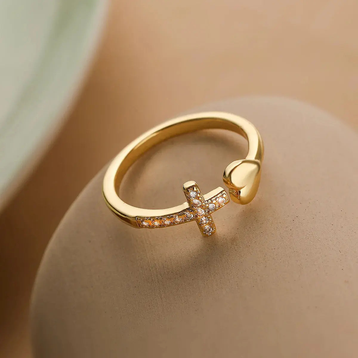 Womens Faith Cross Ring dsers